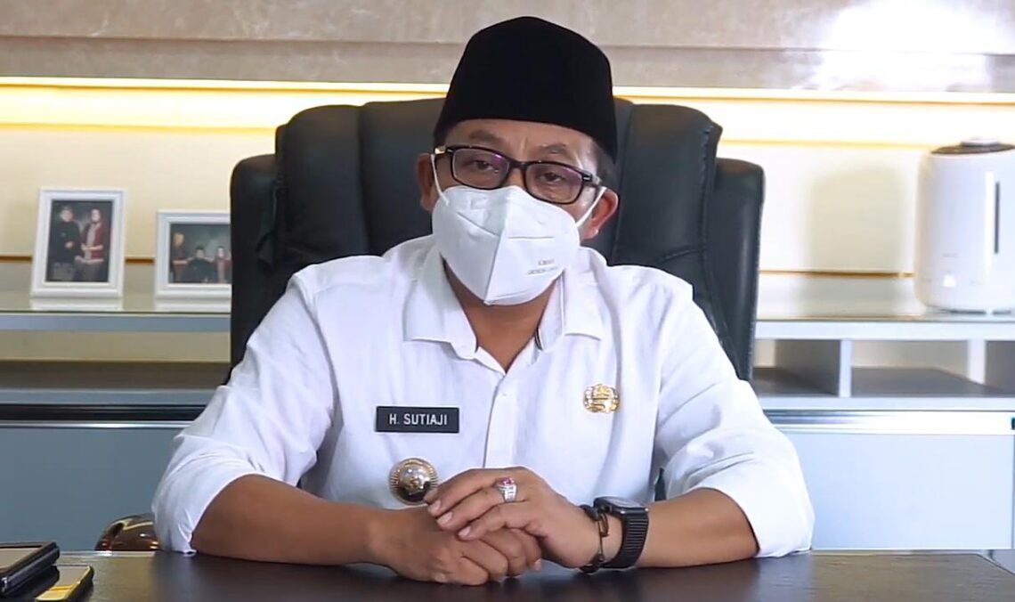 Terkait Dentuman Suara Keras, Wali Kota Malang Sutiaji Berharap agar Warga Tetap Tenang 1 Wali Kota Malang Sutiaji buka suara soal dentuman suara keras yang terdengar di Malang Raya. (Foto: Feni Yusnia/Tugu Jatim)