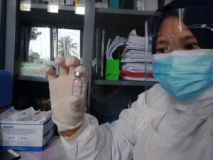 Vaksinasi sinovac yang diberikan kepada nakes di Kabupaten Malang. (Foto: Rap/Tugu Jatim)