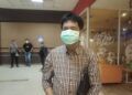 Anggota DPRD Kota Surabaya Komisi A Imam Syafii meninjau kegiatan penyampaian aspirasi dari Paguyuban P4 mengenai penolakan pengoperasian, pembangunan, dan pengaktifan RS Siloam sebagai RS rujukan Covid-19. (Foto: Rangga Aji/Tugu Jatim)
