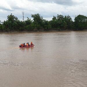 Diduga Tergerus Longsor, Petani Tuban Hilang di Sungai Bengawan Solo