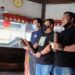 Pengunjung yang berada di Klenteng Dewi Kwan Im Gunung Kawi Kabupaten Malang. (Rap/Tugu Jatim)