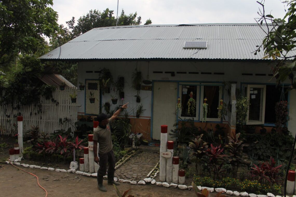 Pasca Erupsi Gunung Kelud, Kampung Damarwulan Makin Sepi dan Hanya Dihuni 17 KK 1 Kampung Damarwulan, Kediri, yang kian sepi pasca erupsi Gunung Kelud. Tampak rumah warga terdampak erupsi. (Foto: Noe/Tugu Jatim)