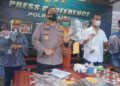 Kapolres Malang AKBP Hendri Umar saat konferensi pers kasus pembunuhan wanita di bekas mes PJB Kabupaten Malang. (Foto: Rap/Tugu Jatim)