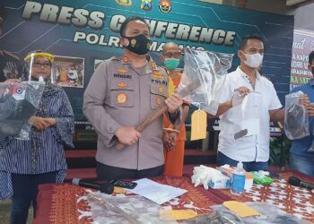 Kapolres Malang AKBP Hendri Umar saat konferensi pers kasus pembunuhan wanita di bekas mes PJB Kabupaten Malang. (Foto: Rap/Tugu Jatim)