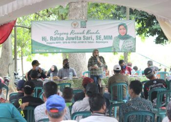 Anggota Komisi VII Dewan Perwakilan Rakyat Republik Indonesia (DPR RI) Ratna Juwita saat menerima aspirasi dari warga Dusun Mangkung, Desa Ngino, Kecamatan Semanding, Kabupaten Tuban. (Foto: Staf DPR RI Komisi VII/Tugu Jatim)