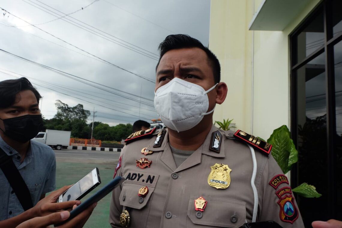 Kasatlantas Polres Malang AKP Ady Nugroho menyiagakan tim Blue Light ketika ada pemuda-pemudi yang balap liar di Kabupaten Malang. (Foto: Rap/Tugu Jatim)
