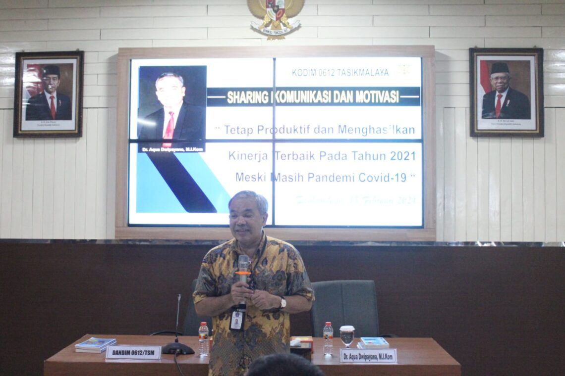Motivator Nasional Dr Aqua Dwipayana Beri Hadiah 3 Babinsa Teladan ke Bali-Jogjakarta 1 Pakar Komunikasi dan Motivator Nasional Dr Aqua Dwipayana saat memberikan materi kepada peserta Sharing Komunikasi dan Motivasi di Tasikmalaya, Jawa Barat. (Foto:Dok/Tugu Jatim)