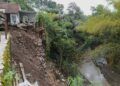 Sempadan Sungai Amprong di Perumahan Griya Sulfat, Bunulrejo, Kota Malang, yang longsor hingga menewaskan 1 orang penghuninya pada 18 Januari 2021. (Foto: Azmy/Tugu Jatim)
