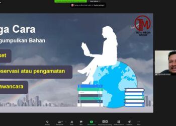CEO Tugu Media Group Irham Thoriq mengisi materi mengenai "Pengenalan Jurnalistik, Teknik Dasar Wawancara, dan Menggali Data di Lapangan" pada Senin (22/02/2021). (Foto: Tugu Media Group/Tugu Jatim)