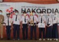 Siswa SMPN 4 Kepanjen yang meraih juara 1 di ajang film pendek yang digelar oleh Dinas Pendidikan Kabupaten Malang dalam rangka HUT ke-1260 Kabupaten Malang didampingi guru pembimbing. (Foto: Dok/Tugu Jatim)