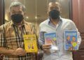 Pakar Komunikasi dan Motivator Nasional Dr Aqua Dwipayana saling bertukar buku dengan Wakil Gubernur Sumatera Barat (Sumbar) terpilih Audy Jonaldy periode 2021-2024. (Foto: Dok/Tugu Jatim)