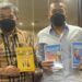 Di Momen Spesial, Dr Aqua Dwipayana-Wagub Terpilih Sumbar Audy Saling Tukar Buku Istimewa 8 Pakar Komunikasi dan Motivator Nasional Dr Aqua Dwipayana saling bertukar buku dengan Wakil Gubernur Sumatera Barat (Sumbar) terpilih Audy Jonaldy periode 2021-2024. (Foto: Dok/Tugu Jatim)