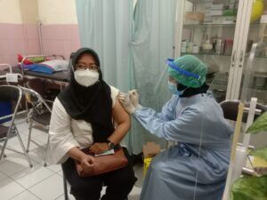 Vaksinasi Tahap 2, ASN dan Petugas Pelayanan Publik di Kota Malang Divaksin Covid-19
