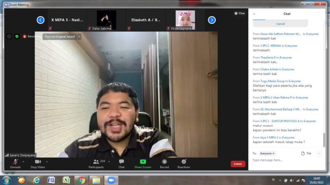 Savero Dwipayana: Saring sebelum Sharing dan Posting yang Penting, Jangan yang Penting Posting 1 Tim Komunikasi Publik Komite Penanganan Covid-19 dan Pemulihan Ekonomi Nasional (KPCPEN) Vero Dwipayana pada Kamis (25/02/2021) di event "Goes to School 2021" Kamis (25/02/2021). (Foto: Rochim/Tugu Jatim)