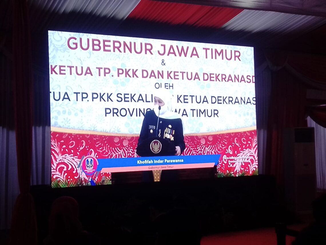 Gubernur Jatim Khofifah: Gus Ipul Bisa Jadi Mentor Para Bupati dan Wali Kota di Jatim 1 Gubernur Jatim Khofifah Indar Parawansa saat melantik enam kepala daerah pada sesi kedua Jumat (26/2/2021), pukul 13.00 WIB. (Foto: Rangga Aji/Tugu Jatim)