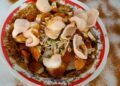 Menggoyang lidah ketika Tahu Lontong Lonceng disajikan. (Foto: Feni Yusnia/Tugu Jatim)