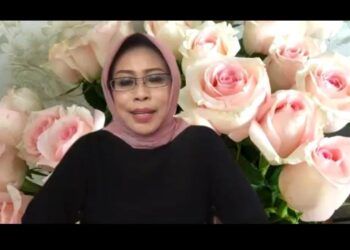 Istri Wali Kota Pasuruan Fatma Saifullah Yusuf menjadi pembicara di Pandemi Talk bertajuk "Berbagi Pengalaman dan Dialog dengan Para Penyintas Covid-19" yang diadakan oleh Humas Unesa pada Sabtu siang (27/02/2021). (Foto: Dok Unesa/Tugu Jatim)