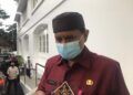Plt Kepala Diskopindag Kota Malang Wahyu Setianto yang akan mengimpor cabe dari India dalam waktu dekat untuk menstabilkan harga. (Foto: Azmy/Tugu Jatim)