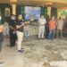 Ketua terpilih DPD PAN Nganjuk Abdul Hakim Bafagih atau Mas Hakim menggandeng Eko Patrio untuk menyalurkan bantuan kepada warga terdampak banjir dan longsor di Kabupaten Nganjuk. (Foto: Dok/Tugu Jatim)