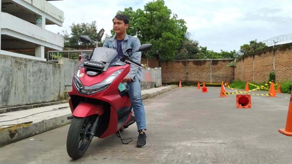 Sesi riding test All New Honda PCX160 di Malang Town Square (Matos), Minggu (28/02/2021). (Foto: Azmy/Tugu Jatim)