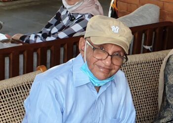 Ali Salim, wartawan senior yang kini tinggal di Kota Surabaya, Jawa Timur. (Foto: Dokumen) tugu jatim