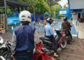 Antrean pemohon SIM mencoba track arena uji berkendara di Satpas Polresta Malang Kota. (Foto: Azmy/Tugu Malang/Tugu Jatim)