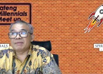 Dr Aqua Dwipayana: Jurnalis Punya Kekuatan untuk Tingkatkan Mutu Pendidikan 5 Pakar Komunikasi dan Motivator Nasional, Dr Aqua Dwipayana dalam sesi Sharing Komunikasi dan Motivasi kepada para jurnalis peserta Fellowship Jurnalisme pendidikan yang diselenggaran oleh Gerakan Jurnalis Peduli Pendidikan, Senin (1/2/2021). (Foto: Dokumen/Tugu Jatim)