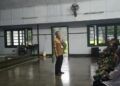 Pakar Komunikasi dan Motivator Nasional, Dr Aqua Dwipayana ketika Sharing Komunikasi dan Motivasi di Depo Pendidikan Latihan dan Pertempuran (Dodiklatpur) Resimen Induk Kodam IV/Diponegoro di Klaten, Jawa Tengah, pada Selasa sore (2/2/2021). (Foto: Dokumen) tugu jatim
