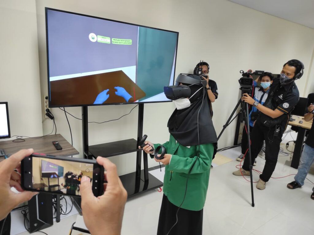 Unusa baru saja meresmikan laboratorium berbasis Virtual Reality atau Lab VR dan Microteaching, Jumat (5/2/2021). (Foto: Humas Unusa). tugu jatim