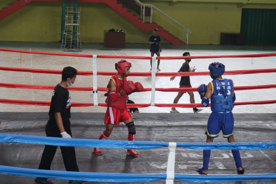 Atlet Muay Thai Tuban Raih 2 Perak dan 4 Perunggu di Kejurprov Jatim 2021 5 Atlet Muay Thai Tuban yang tengah berlaga di Kejurprov Jatim 2021. (Foto: Humas Koni Tuban) tugu jatim medali perak perunggu koni tuban