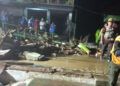 Tim Reaksi Cepat (TRC) BPBD Kabupaten Pasuruan melakukan penanganan darurat terdampak banjir pada Rabu (3/2). (Foto: BPBD Kabupaten Pasuruan) banjir pasuruan tugu jatim