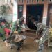 Dandim Pasuruan Tinjau Lokasi Banjir Pasca-Meluapnya Sungai di Gempol 9 Personel TNI dari Kodim 0819 Pasuruan ikut membantu membersihkan lumpur di rumah warga. (Foto: Dokumen) tugu jatim
