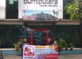 Beberapa nasabah AJB Bumiputera 1912 di Kediri yang melakukan unjuk rasa. (Foto: Noe/Tugu Jatim)