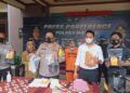 Sesi pers conference ungkap kasus pembunuhan dengan air keras di Mapolres Malang, Selasa (9/2/2021). (Foto: Rap/Tugu Malang/Tugu Jatim)
