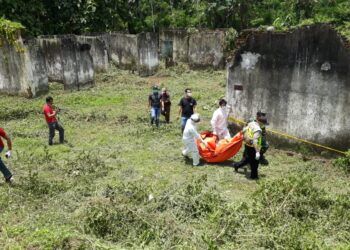 Geger ada penemuan mayat wanita tanpa identitas di Desa Karangkates, Kecamatan Sumberpucung, Kabupaten Malang, tepatnya di bekas mes Pembangkit Jawa Bali pada Kamis (11/02/2021). (Foto: Rap/ln)
