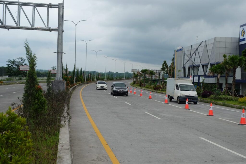 Persimpangan Karanglo. Singosari yang merupakan jalan exit tol diprediksi bakal menjadi titik macet saat libur panjang atau long weekend saat Tahun Baru Imlek 2572. (Foto: RAP/Tugu Malang/Tugu Jatim)