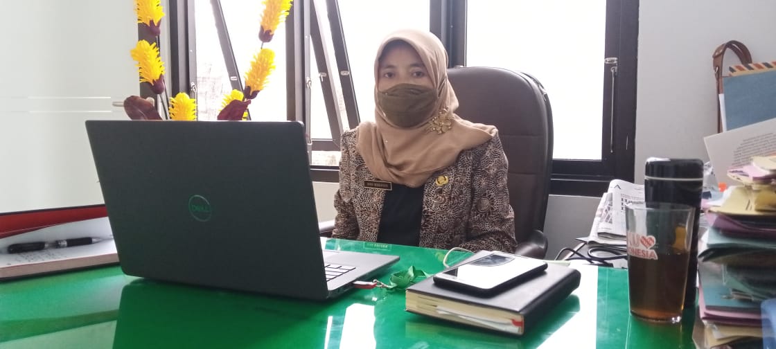 Warga Tuban Antusias Daftar Haji di Tengah Pandemi 5 Kasi PHU Kemenag Tuban Umi Kultsum. (Foto: Rochim/Tugu Jatim)