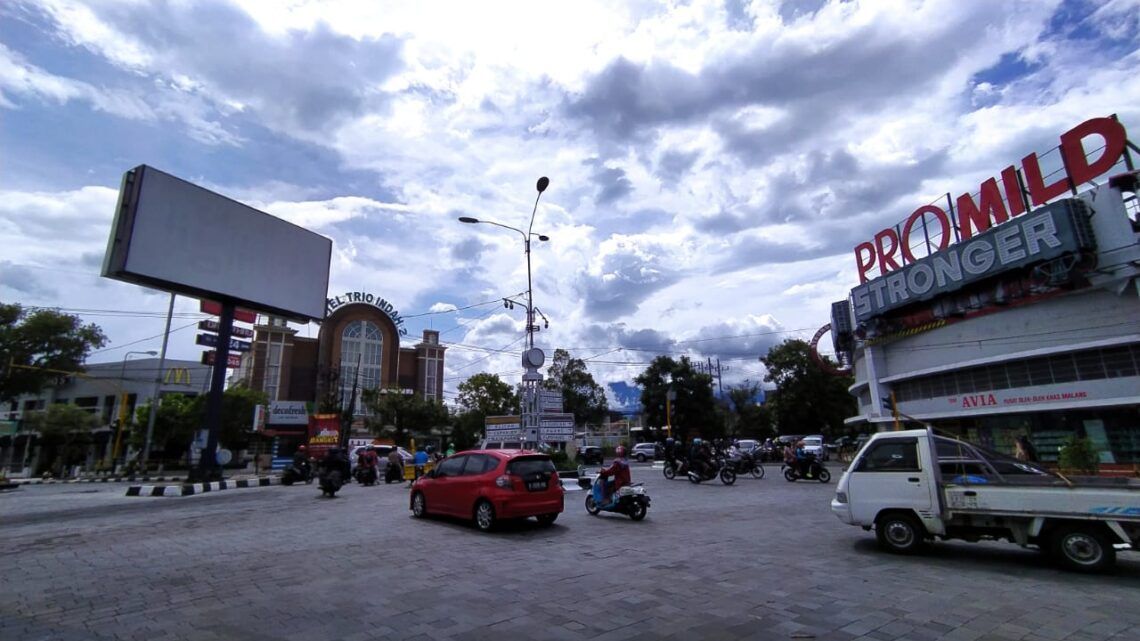 Kota Malang Bakal Mulai Terapkan E-Tilang 3 Bulan Lagi 1 Ilustrasi kamera pengawas di Simpang Tiga Kayutangan Hotel Trio Indah. Di titik ini, rencana akan dipasang kamera e-TLE untuk menunjang sistem e-tilang. (Foto: Azmy/Tugu Malang/Tugu Jatim)