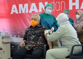 Bupati Malang Terpilih Muhammad Sanusi tengah vaksinasi sinovac tahap kedua. (Foto:Rap/Tugu Jatim)