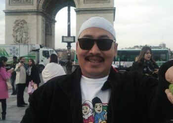 Wakil Sekjen MUI, Dr H Ahmad Fahrur Rozi, sedang memberi kajian pada santri mengenai Kitab Mukhtarul Ahadist. Foto diambil sebelum pandemi. (Foto: Dokumen/Tugu Jatim)