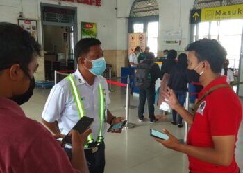 Gapeka 2021 Diterapkan, Jadwal Kereta Api di Stasiun Kediri Ada Perubahan 6 Kepala Stasiun Kediri, Wahyudi Cahyadi ketika memberkan keterangan. (Foto: Noe/Tugu Jatim)