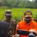 Kepala Basarnas Jatim, Hari Adi saat diwawancarai wartawan di lokasi kejadian tanah longsor, Dusun Selopuro, Desa Ngetos, Kecamatan Ngetos. (Foto: Rino Hayyu Setyo/Tugu Jatim)