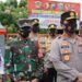 Polda Jatim Bangun Posko Pantau PPKM Mikro di 93.208 RT 8 Kapolda Jatim, Irjen Pol Nico Afinta bersama Pangdam V/Brawijaya dan Sekda Provinsi Jawa Timur sedang melakukan wawancara dengan wartawan di Surabaya, Selasa (09/02/2021). (Foto: Kominfo Jatim) tugu jatim