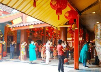 Suasana Kelenteng Eng An Kiong di Kota Malang yang tampak sepi akibat pandemi meski saat perayaan Tahun Baru Imlek 2572, Jumat (12/2/2021). (Foto: Azmy/Tugu Malang/Tugu Jatim)