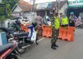 Cegah COVID-19, Danramil 0819/25 Gadingrejo Pimpin Penutupan Pasar di Pasuruan 3 Koramil dan Polsek Gadingrejo melakukan penutupan pasar tumpah di Jalan Raden fatah (Karya Bakti) Kelurahan Gentong, Kecamatan Gadingrejo, Kota Pasuruan, Minggu(14/02/21)