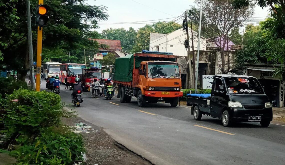Kecelakaan di Bojonegoro sebabkan kemacetan berjam-jam mulai pagi. (Foto: Mila Arinda/Tugu Jatim)
