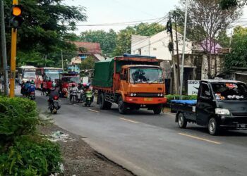 Kecelakaan di Bojonegoro sebabkan kemacetan berjam-jam mulai pagi. (Foto: Mila Arinda/Tugu Jatim)
