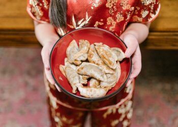 Ilustrasi makanan khas tahun baru Imlek yang dipercaya bawa banyak keberuntungan. (Foto: Pexels) tugu jatim