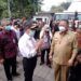 Muhadjir Effendy, Menteri Koordinator Bidang Pembangunan Manusia dan Kebudayaan (PMK) Republik Indonesia bersama Plt Wali Kota Surabaya, Whisnu Saktu Buana di Unit Tranfusi Darah Palang Merah Indonesia (PMI) Kota Surabaya, Selasa (16/02/2021). (Foto: Rangga Aji/Tugu Jatim)