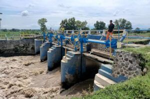 Pencarian Korban Tenggelam di Sungai Konto, Kediri Dihentikan, Diduga Tertutup Lumpur Pekat